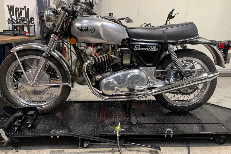 Norton Commando 750